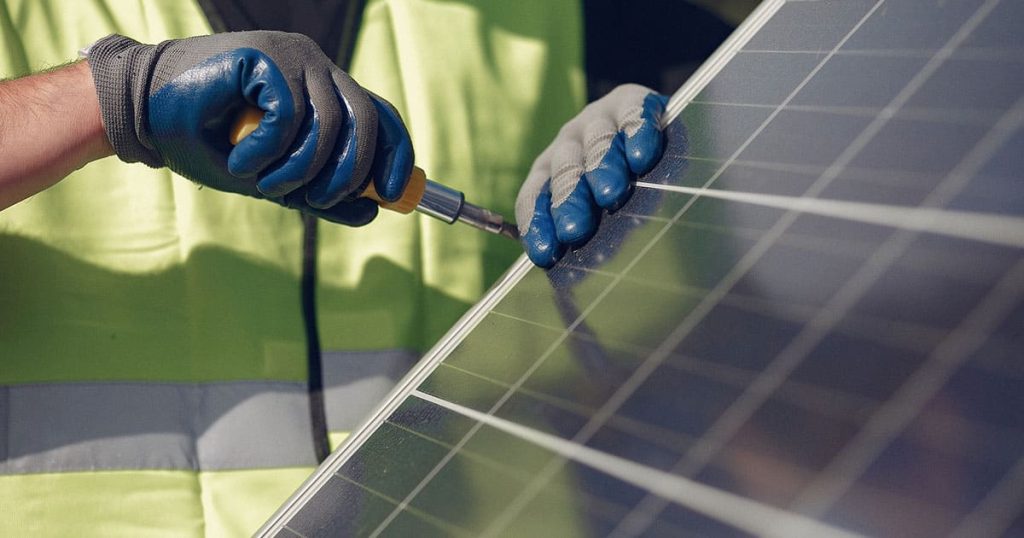 Common Mistakes to Avoid When Hiring a Solar Panel Installer