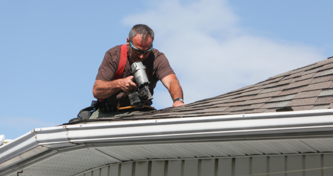 roof-inspection-man